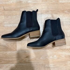 GAP Black Chelsea Ankle Booties